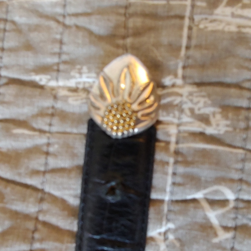 Black Arden Leather Co.Belt W/Silver tone Daisy - Picture 3 of 6